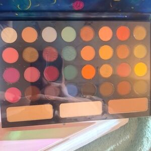 Vibrant Eyeshadow Palette
